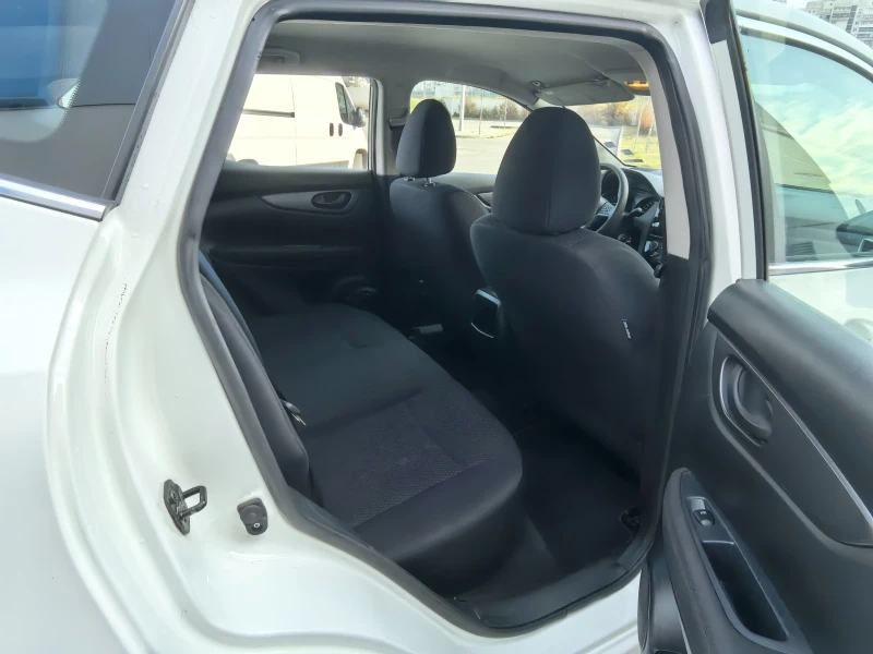 Nissan Qashqai 1.2, снимка 9 - Автомобили и джипове - 52976651
