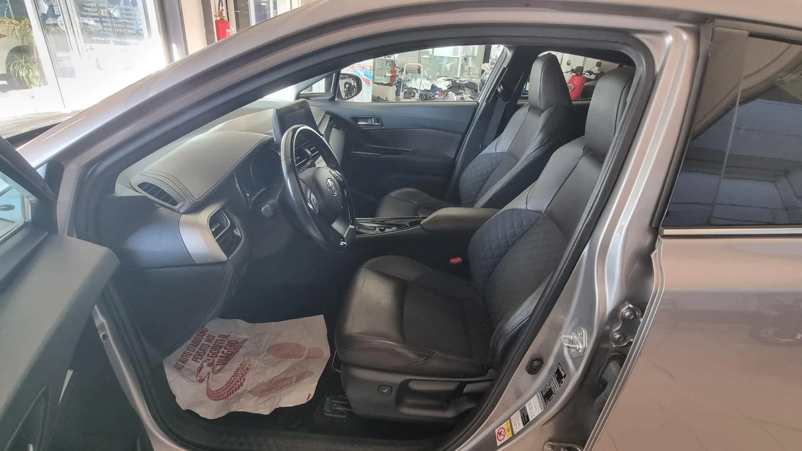 Toyota C-HR 1.8 HYBRID(КАТО НОВА) - изображение 4