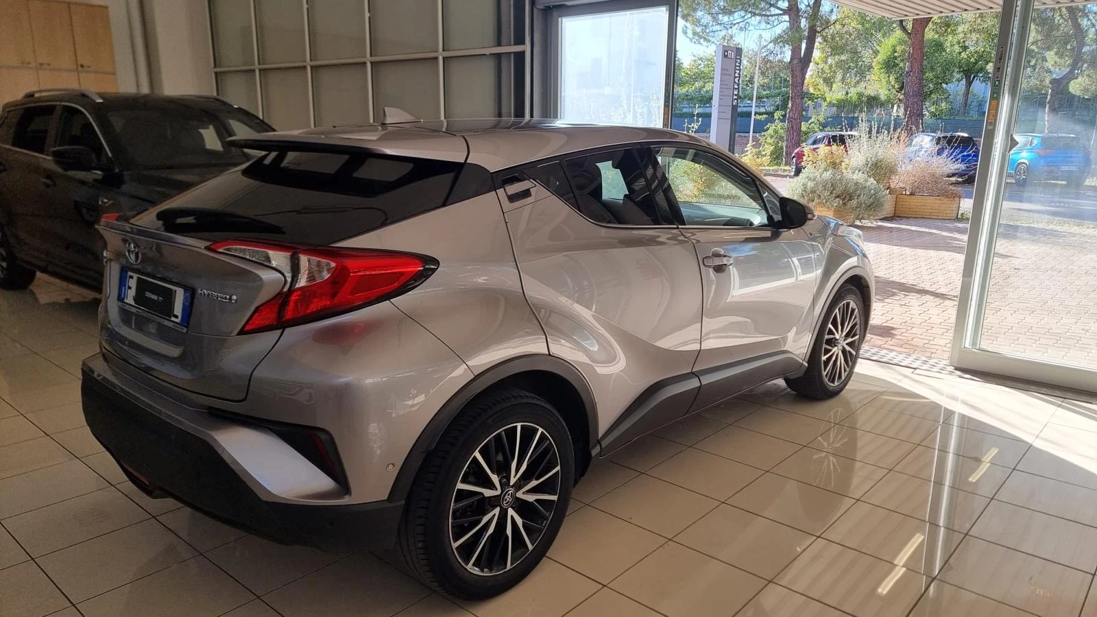 Toyota C-HR 1.8 HYBRID(КАТО НОВА) - изображение 6