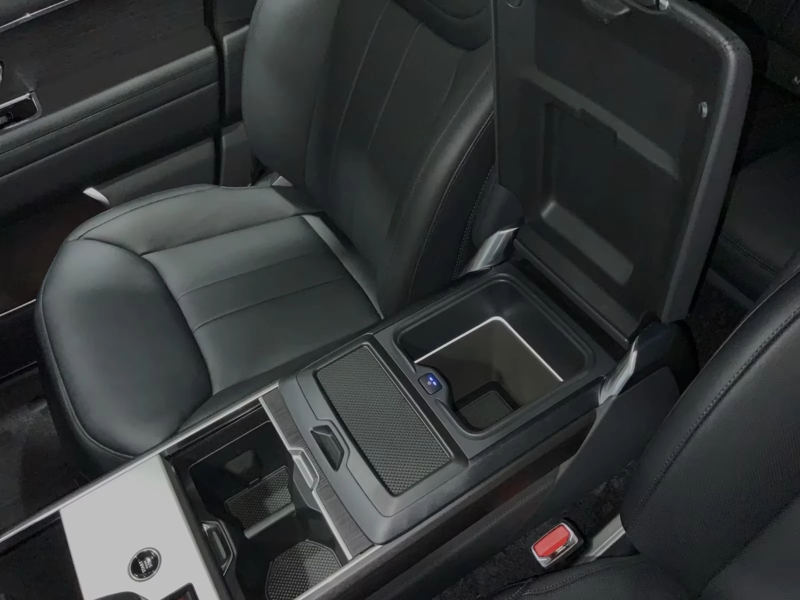 Land Rover Range rover P550e Autobiography - изображение 9