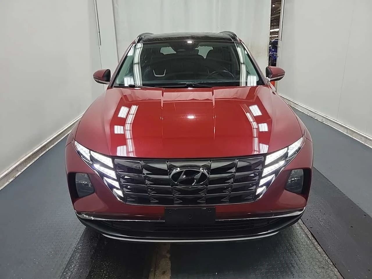 Hyundai Tucson LUXURY/CARFAX/2 ключа/+ Гуми/Панорама/Кожа/Подгрев | Auto.bg — изображение 1