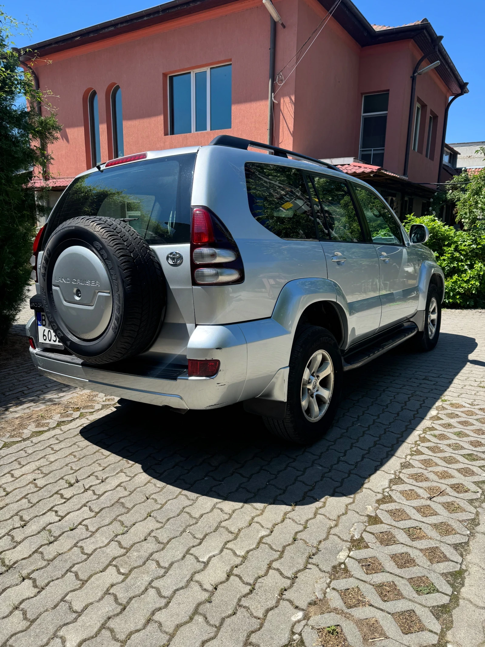Toyota Land cruiser 3.0 D-4D, снимка 3 - Автомобили и джипове - 54764516