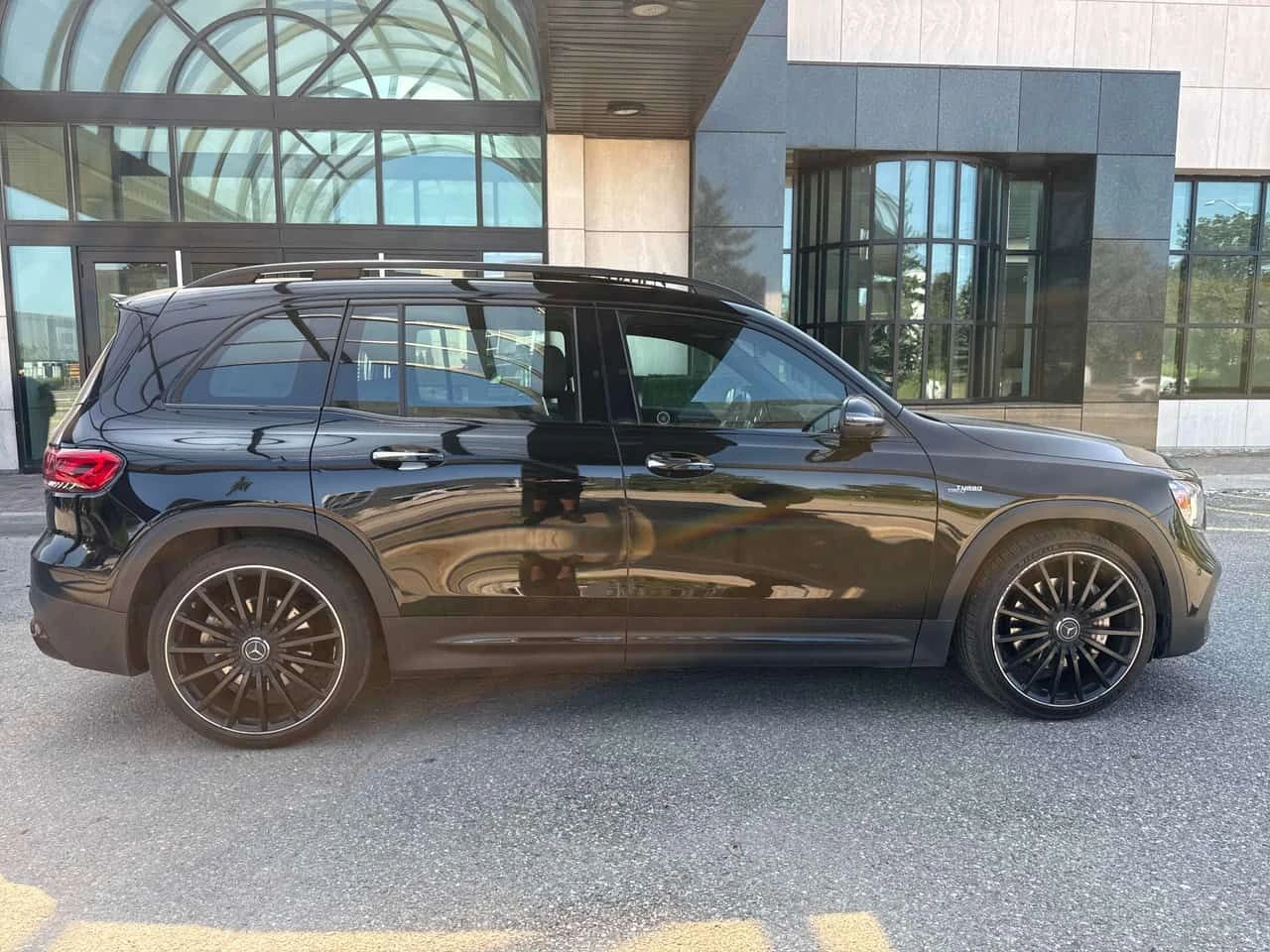 Mercedes-Benz GLB35AMG * АВТОКРЕДИТ БЕЗ ПЪРВОНАЧАЛНА ВНОСКА* , снимка 3 - Автомобили и джипове - 55621898