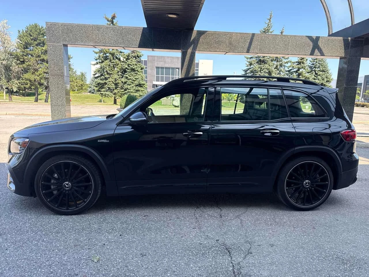Mercedes-Benz GLB35AMG * АВТОКРЕДИТ БЕЗ ПЪРВОНАЧАЛНА ВНОСКА* , снимка 2 - Автомобили и джипове - 55621898