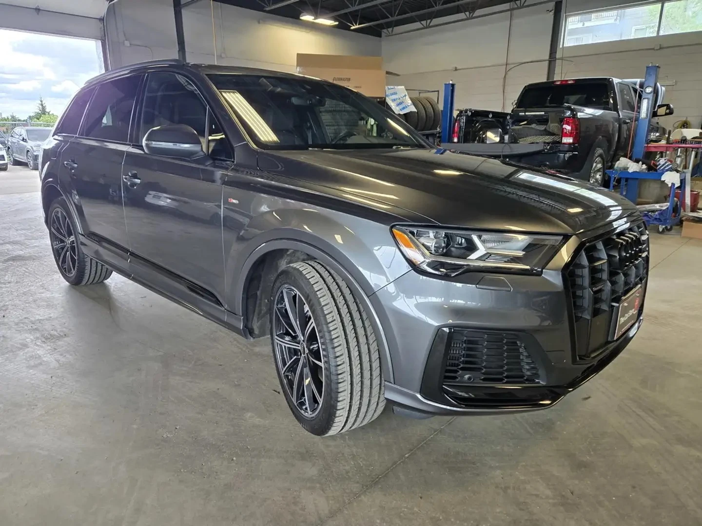 Audi Q7 KOMFORT S LINE ЦЕНА ДО БЪЛГАРИЯ АВТОКРЕДИТ, снимка 3 - Автомобили и джипове - 55887105