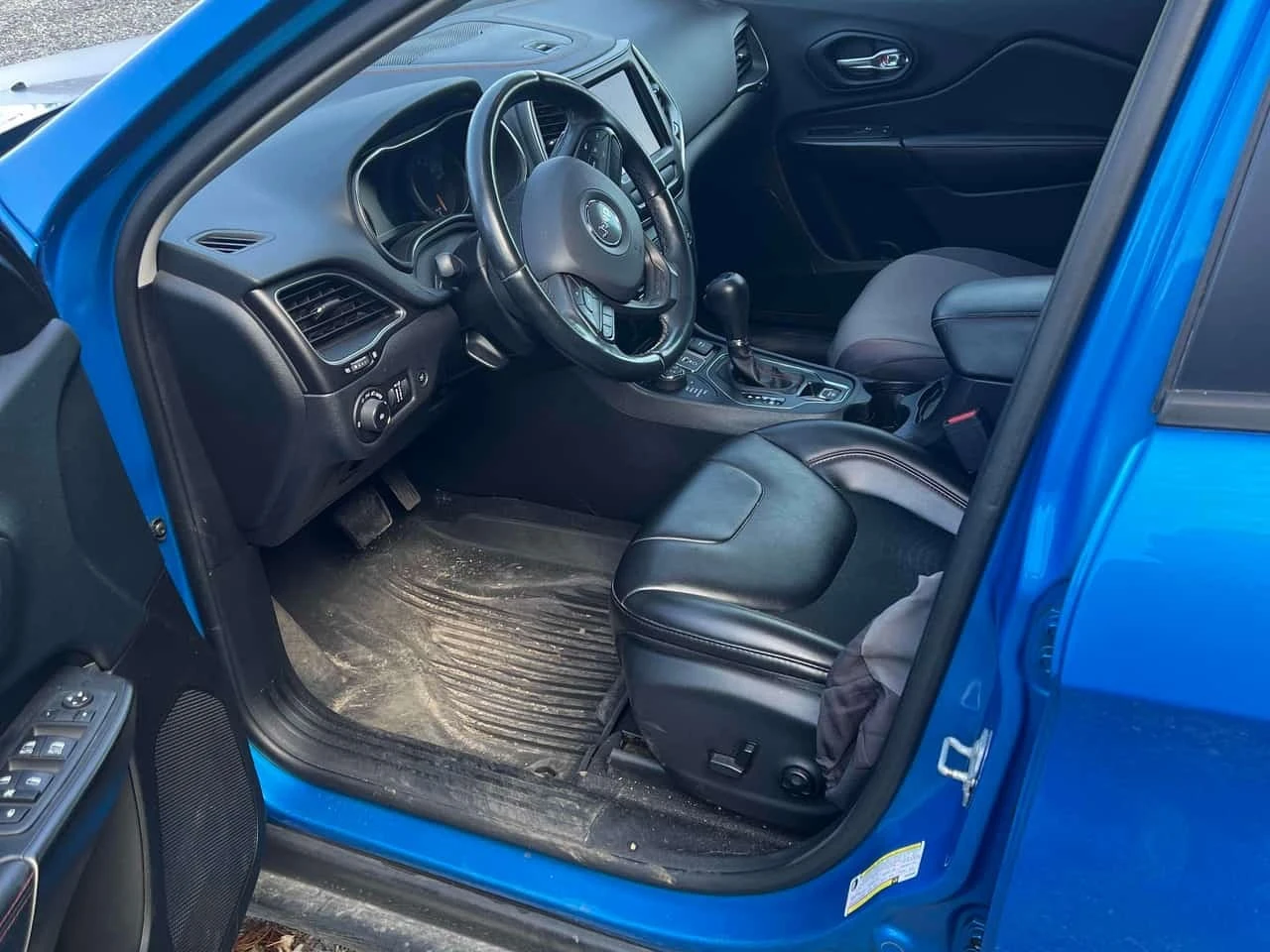 Jeep Cherokee * Trailhawk * CARFAX * ����� �� ����������� | Mobile.bg � ����������� 5