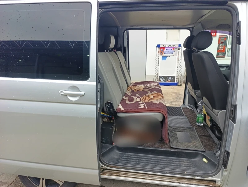 VW T5, снимка 8 - Бусове и автобуси - 52067834