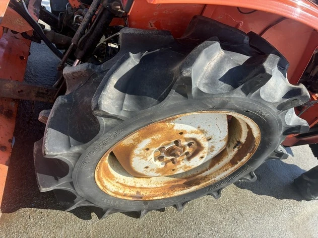 Трактор Kubota, снимка 6 - Селскостопанска техника - 56375483
