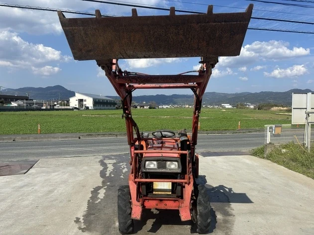 Трактор Kubota, снимка 3 - Селскостопанска техника - 56375483