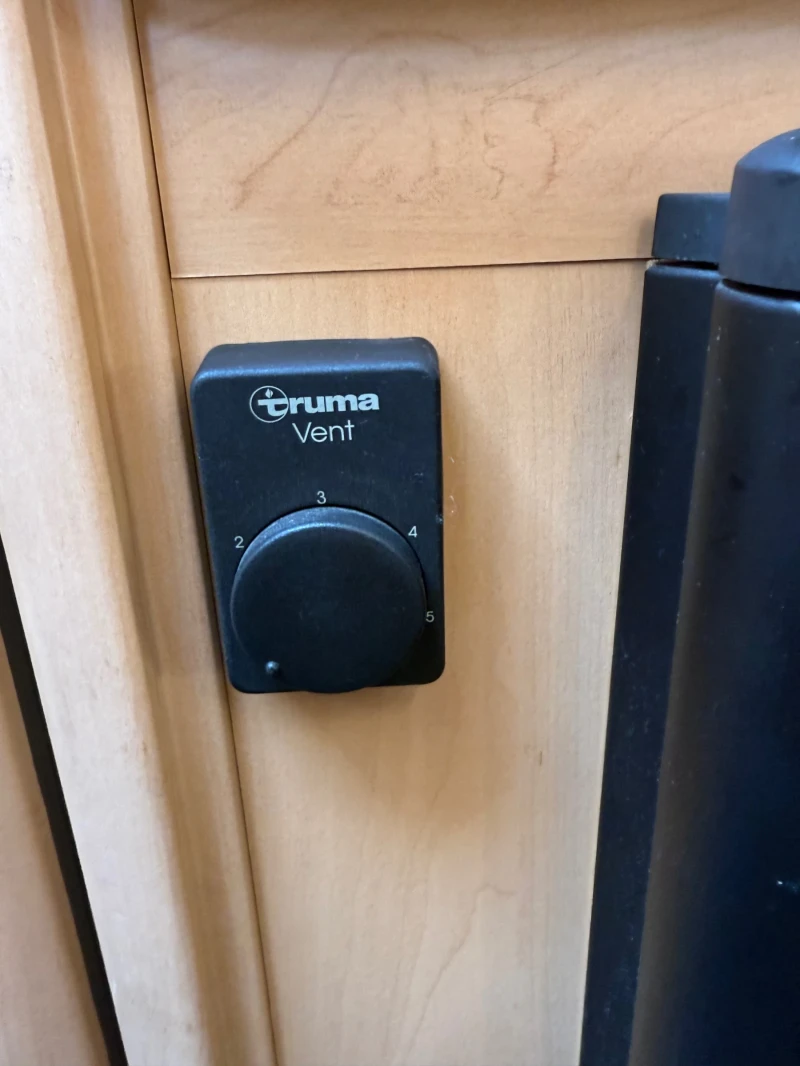 Каравана Fendt Saphir , снимка 10 - Каравани и кемпери - 51520816