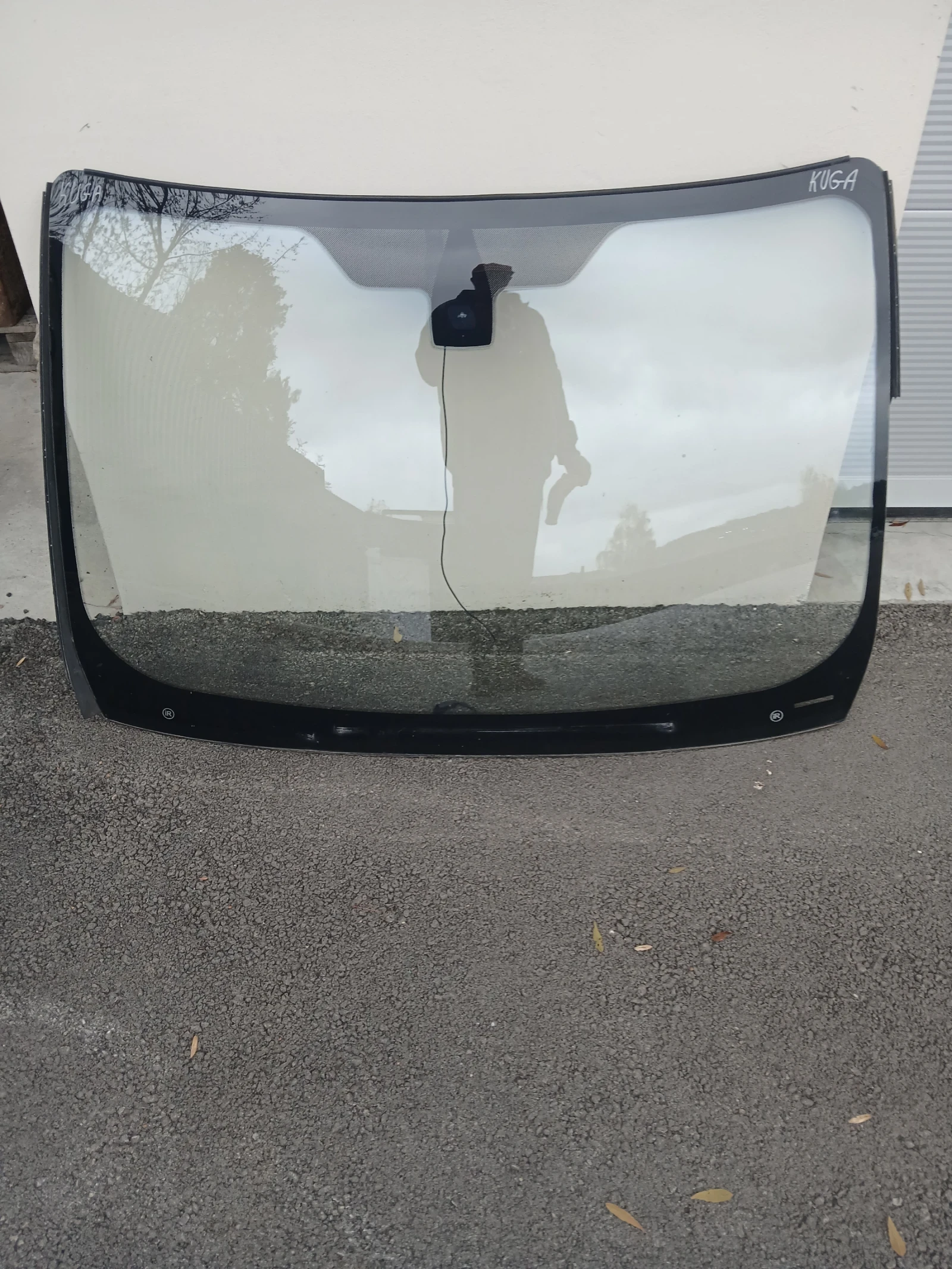 Предно стъкло с подгрев Ford Kuga 2010г 