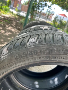 Гуми Зимни 255/40R19, снимка 5 - Гуми и джанти - 49188848