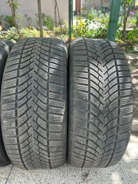 Гуми Зимни 235/45R19, снимка 2 - Гуми и джанти - 47652798