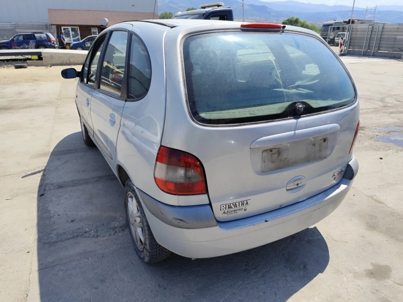 Renault Scenic 1.9dci, снимка 3 - Автомобили и джипове - 46613271