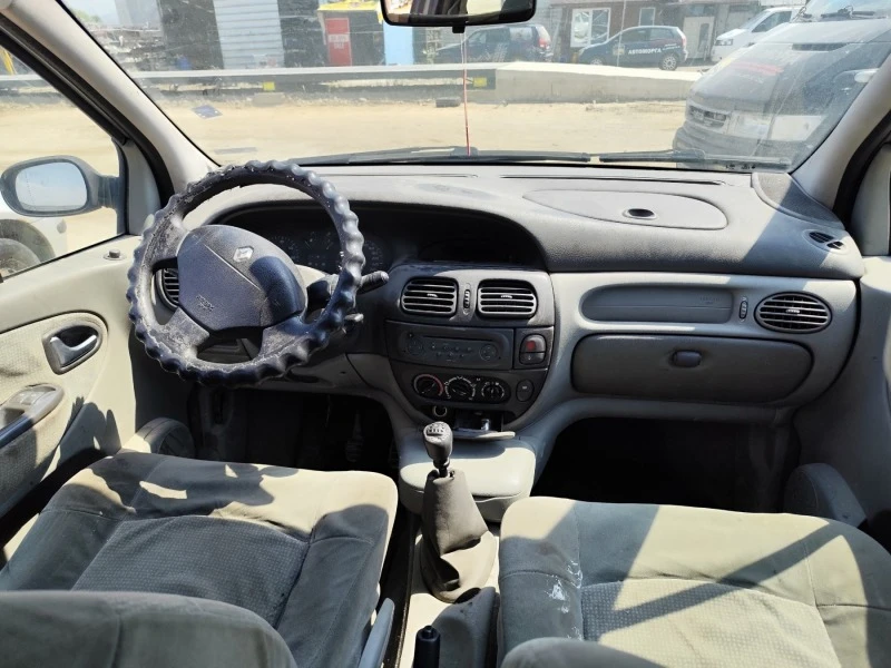 Renault Scenic 1.9dci, снимка 5 - Автомобили и джипове - 46613271