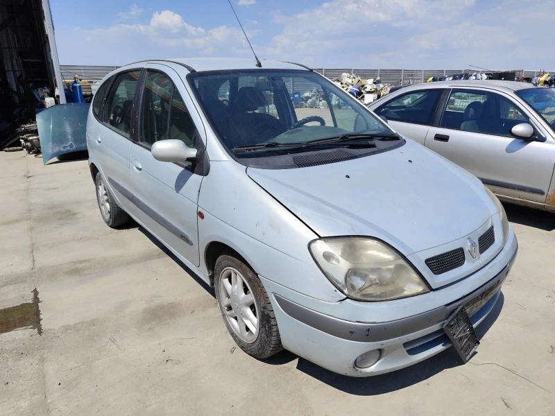 Renault Scenic 1.9dci, снимка 2 - Автомобили и джипове - 46613271