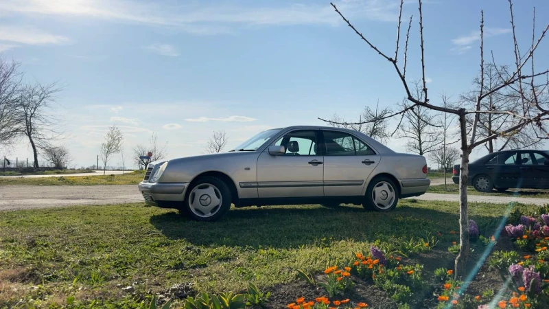 Mercedes-Benz E 320 3.2 benzin, снимка 1 - Автомобили и джипове - 47267987