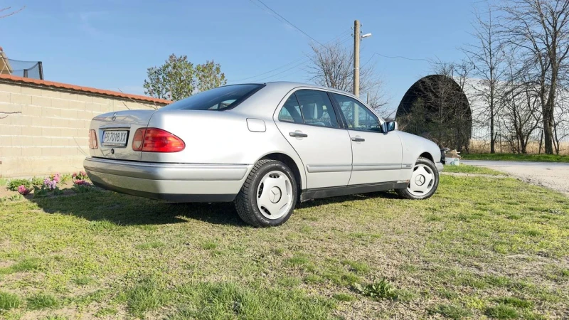 Mercedes-Benz E 320 3.2 benzin, снимка 4 - Автомобили и джипове - 47267987