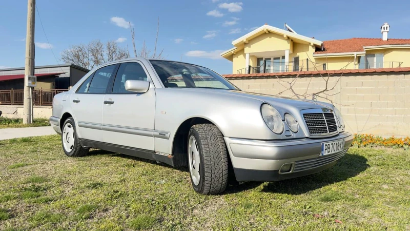 Mercedes-Benz E 320 3.2 benzin, снимка 2 - Автомобили и джипове - 47267987