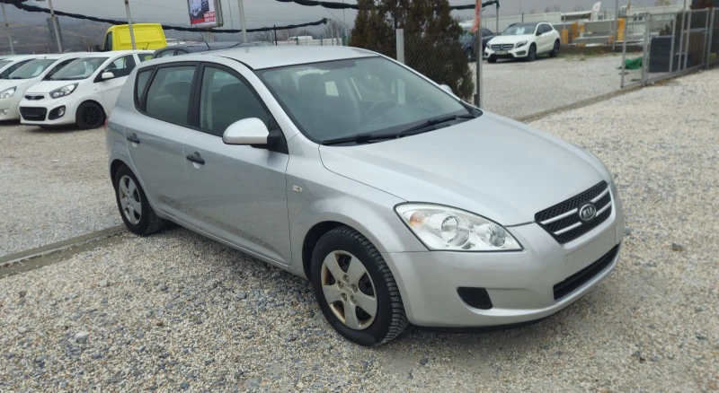 Kia Ceed 1.4i ТОП СЪСТОЯНИЕ, снимка 3 - Автомобили и джипове - 48254145