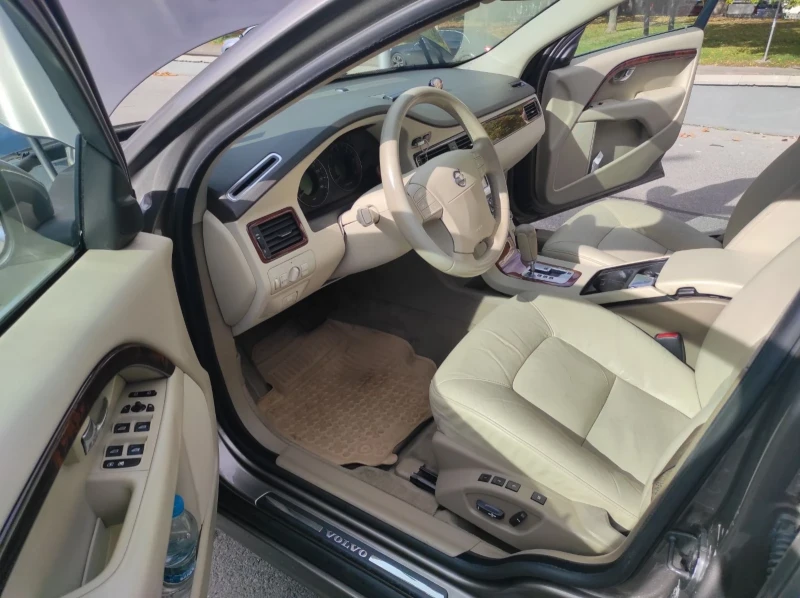 Volvo V70, снимка 7 - Автомобили и джипове - 52296827