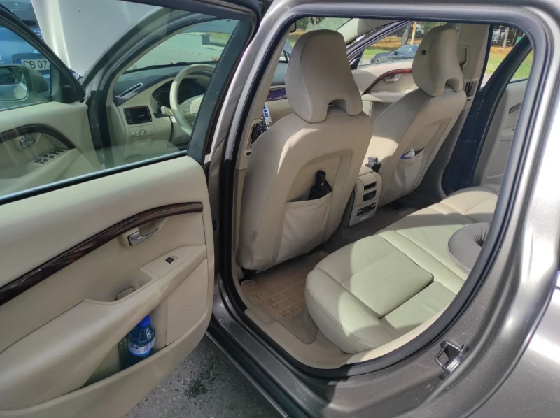 Volvo V70, снимка 9 - Автомобили и джипове - 52296827