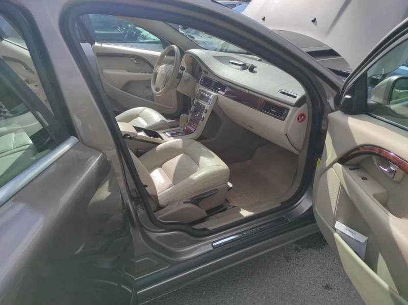 Volvo V70, снимка 10 - Автомобили и джипове - 52296827