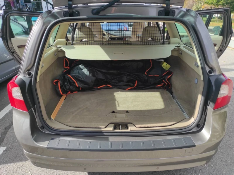 Volvo V70, снимка 8 - Автомобили и джипове - 52296827