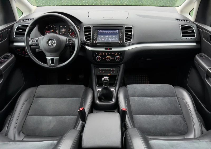 VW Sharan 2.0TDi 4motion* XENON* NAVI* LED* FULL/FULL, снимка 11 - Автомобили и джипове - 52646896