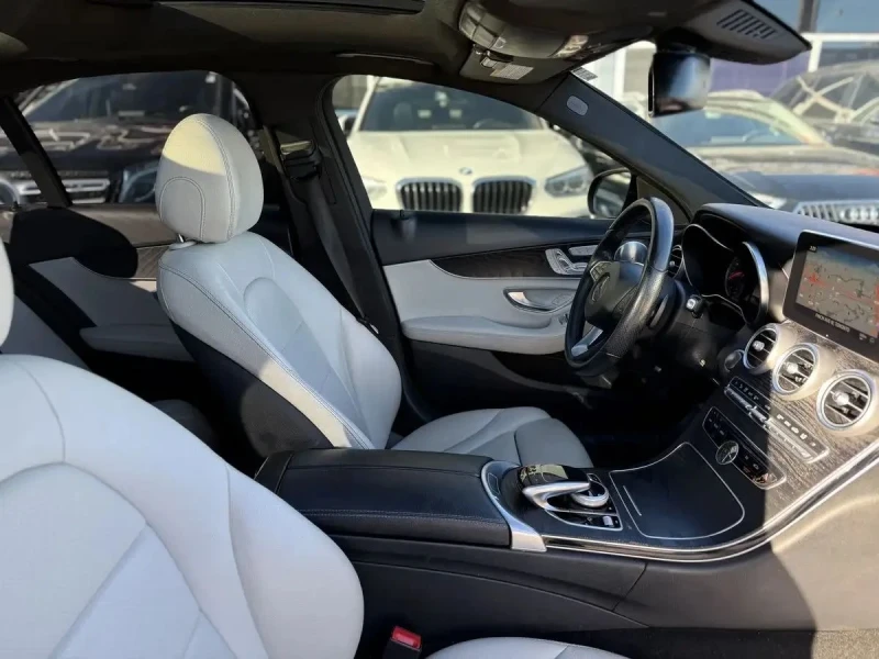 Mercedes-Benz C 300 AMG-pkg* Night-pkg* Burmester* Keyless* Camera* Am, снимка 14 - Автомобили и джипове - 53190873