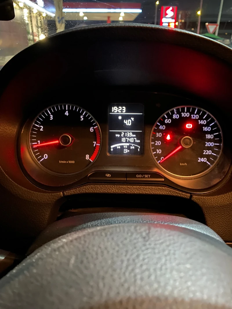 VW Polo 1.2 Бензин, снимка 13 - Автомобили и джипове - 53420439