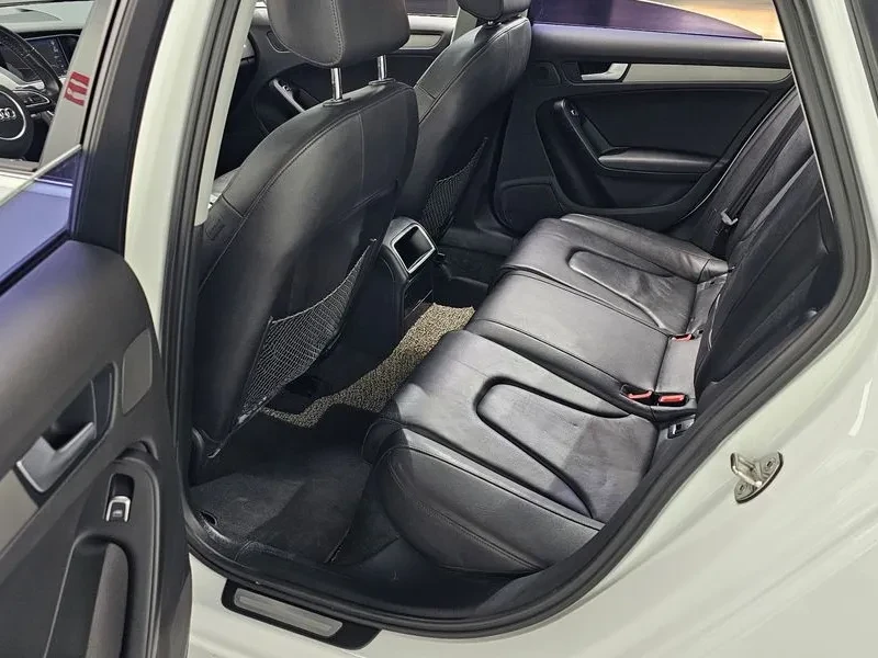 Audi A4 2.0 TDI, снимка 12 - Автомобили и джипове - 54143366