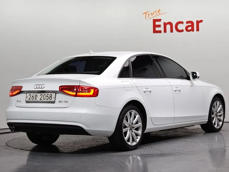 Audi A4 2.0 TDI, снимка 2 - Автомобили и джипове - 54143366