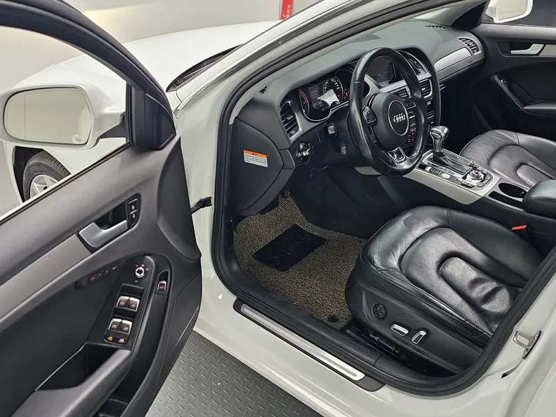 Audi A4 2.0 TDI, снимка 11 - Автомобили и джипове - 54143366