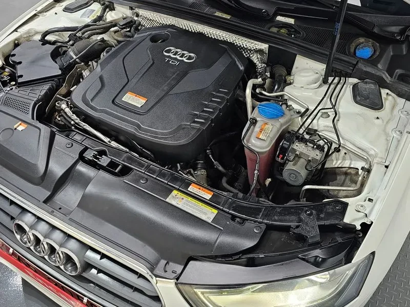 Audi A4 2.0 TDI, снимка 6 - Автомобили и джипове - 54143366