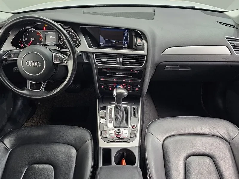 Audi A4 2.0 TDI, снимка 7 - Автомобили и джипове - 54143366