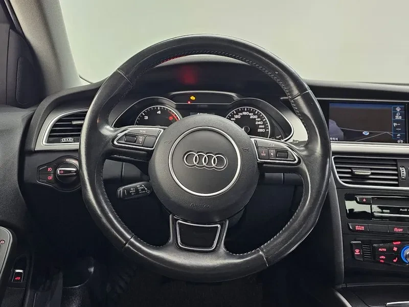 Audi A4 2.0 TDI, снимка 13 - Автомобили и джипове - 54143366