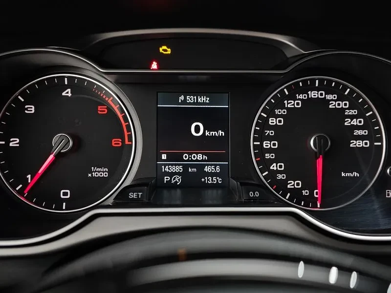 Audi A4 2.0 TDI, снимка 8 - Автомобили и джипове - 54143366