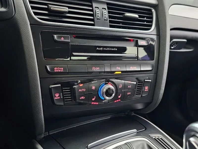 Audi A4 2.0 TDI, снимка 16 - Автомобили и джипове - 54143366