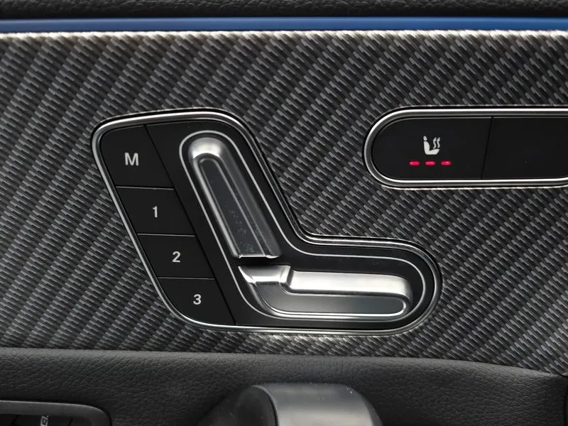 Mercedes-Benz A 220, снимка 16 - Автомобили и джипове - 55796132