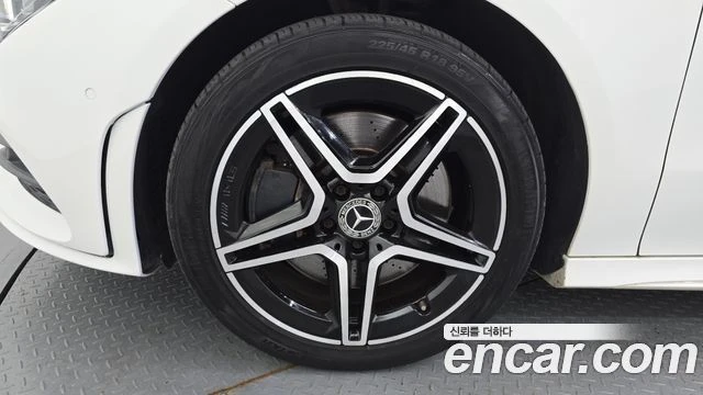 Mercedes-Benz CLA 250, снимка 5 - Автомобили и джипове - 56077666