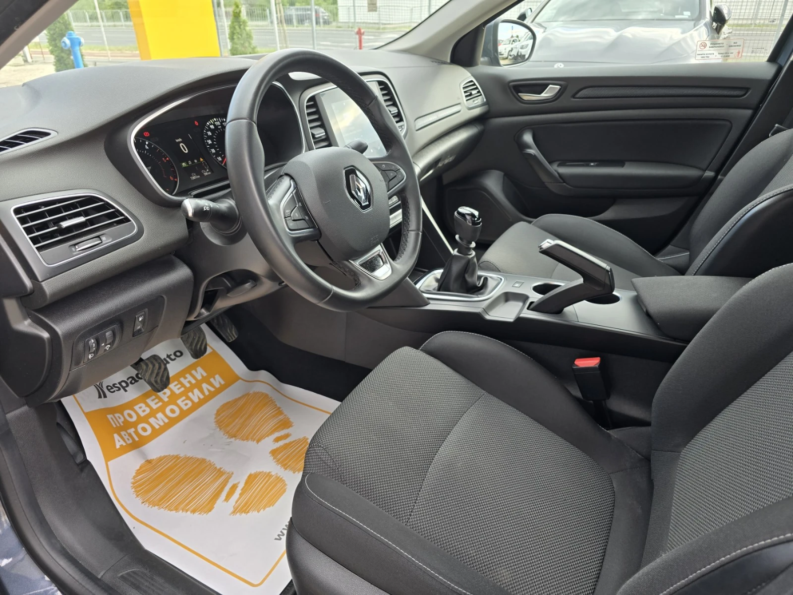 Renault Megane Sedan 1.5 DCi 115к.с - изображение 9
