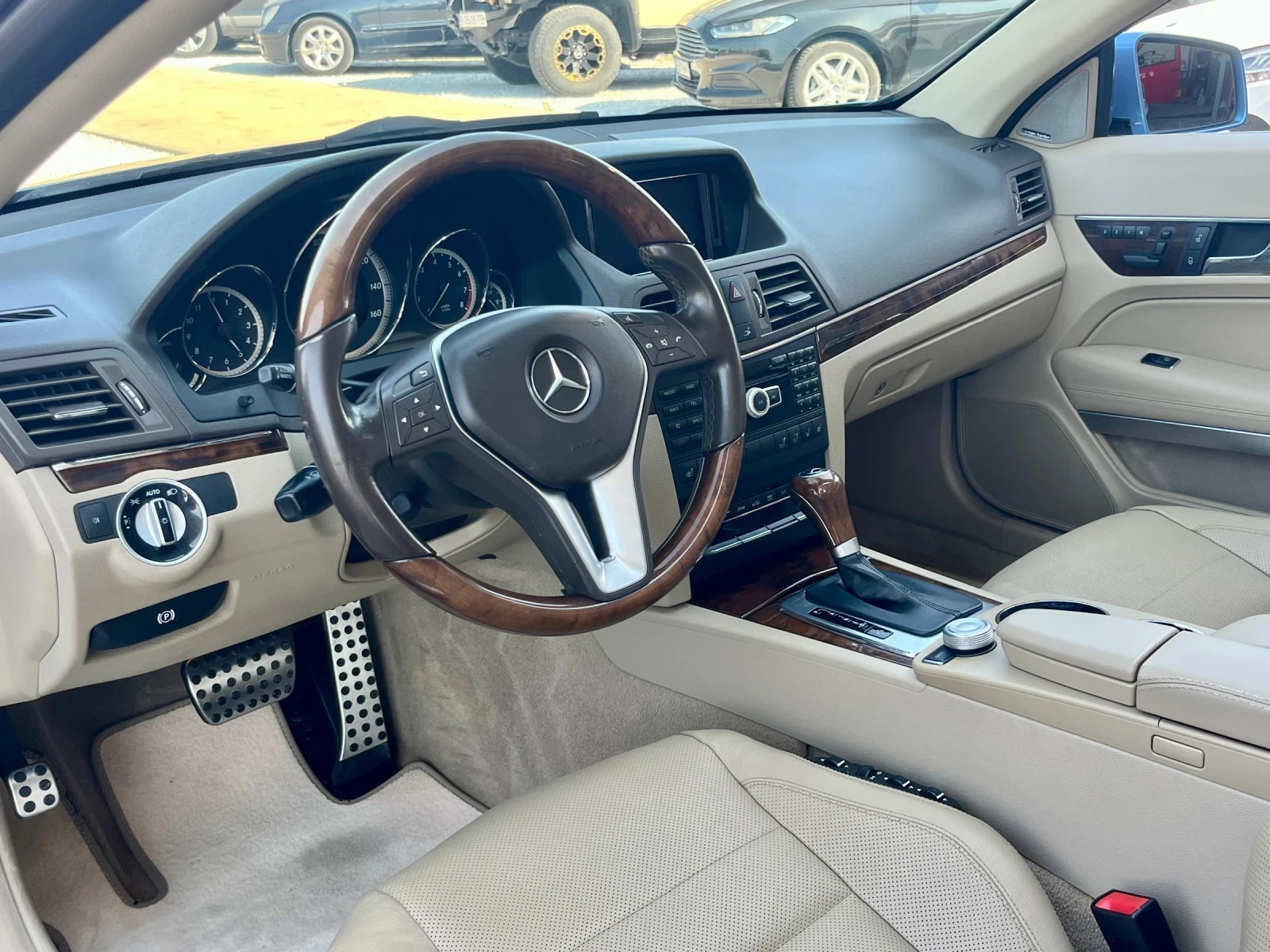 Mercedes-Benz E 350 Кабрио * Full - Екстри * Уникат - изображение 5