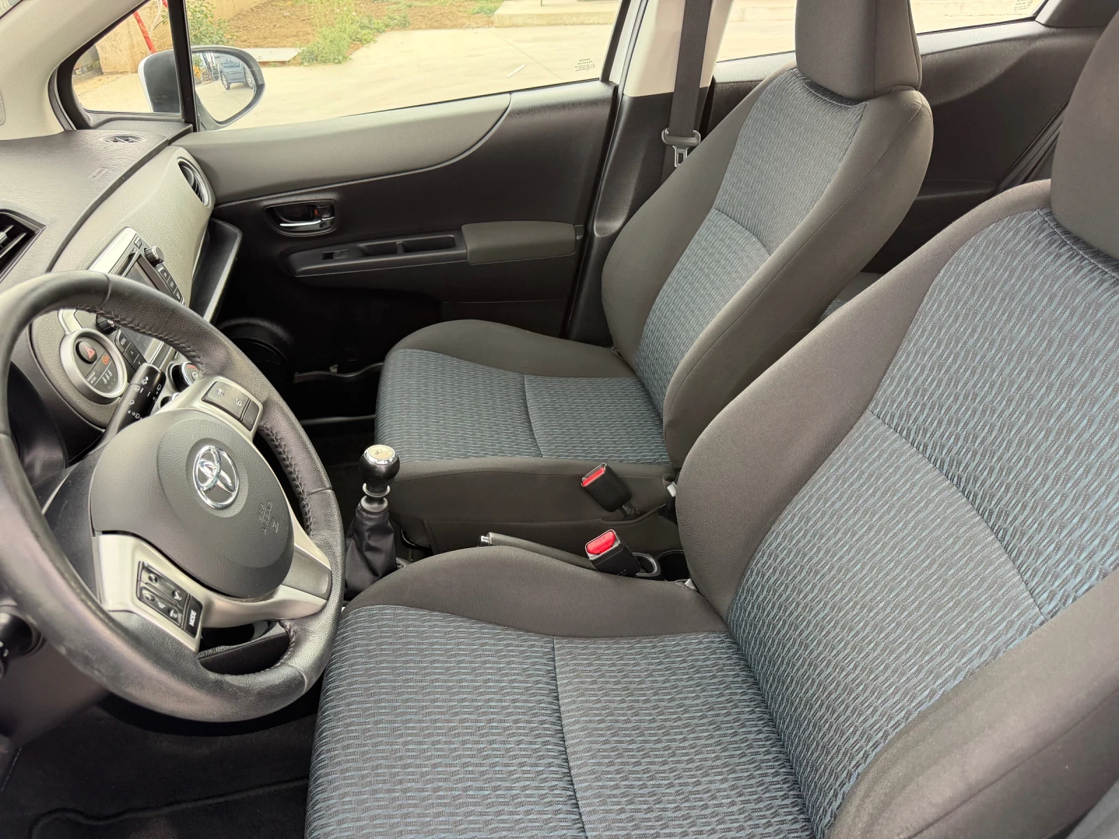 Toyota Yaris 1.4D D4D Навигация, Камера, 6 ск, снимка 7 - Автомобили и джипове - 54840799