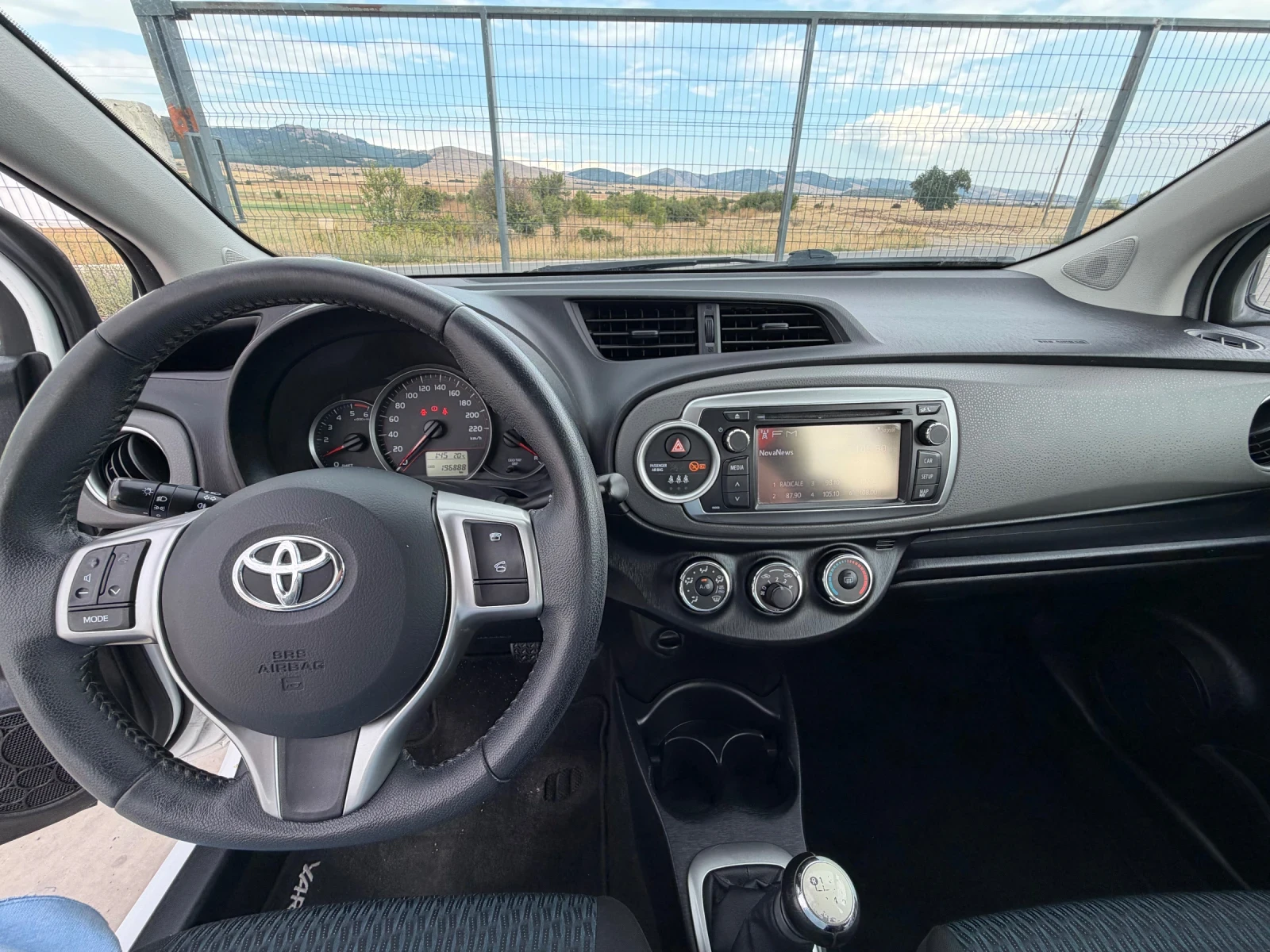 Toyota Yaris 1.4D D4D Навигация, Камера, 6 ск, снимка 11 - Автомобили и джипове - 54840799