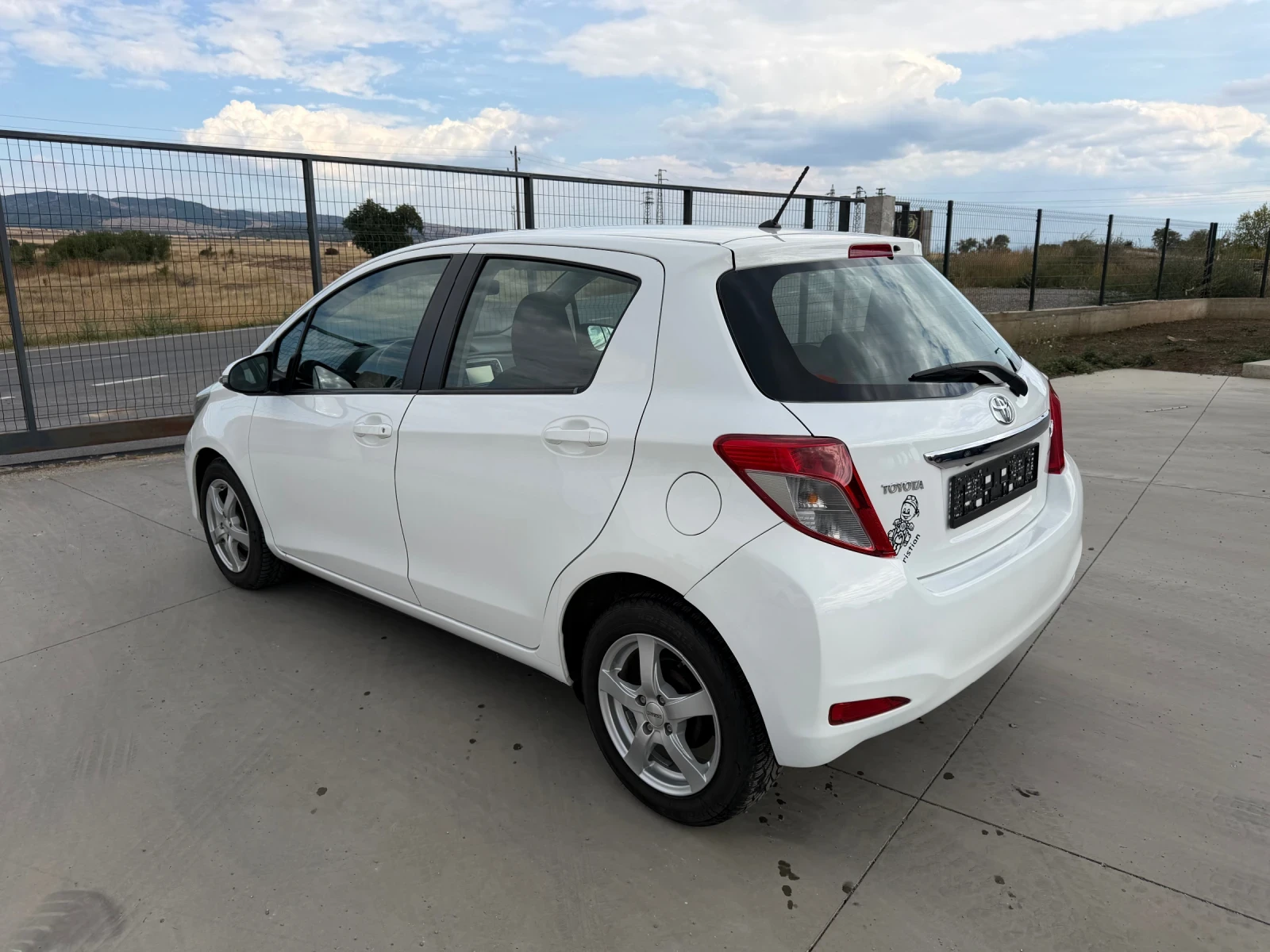 Toyota Yaris 1.4D D4D Навигация, Камера, 6 ск, снимка 5 - Автомобили и джипове - 54840799