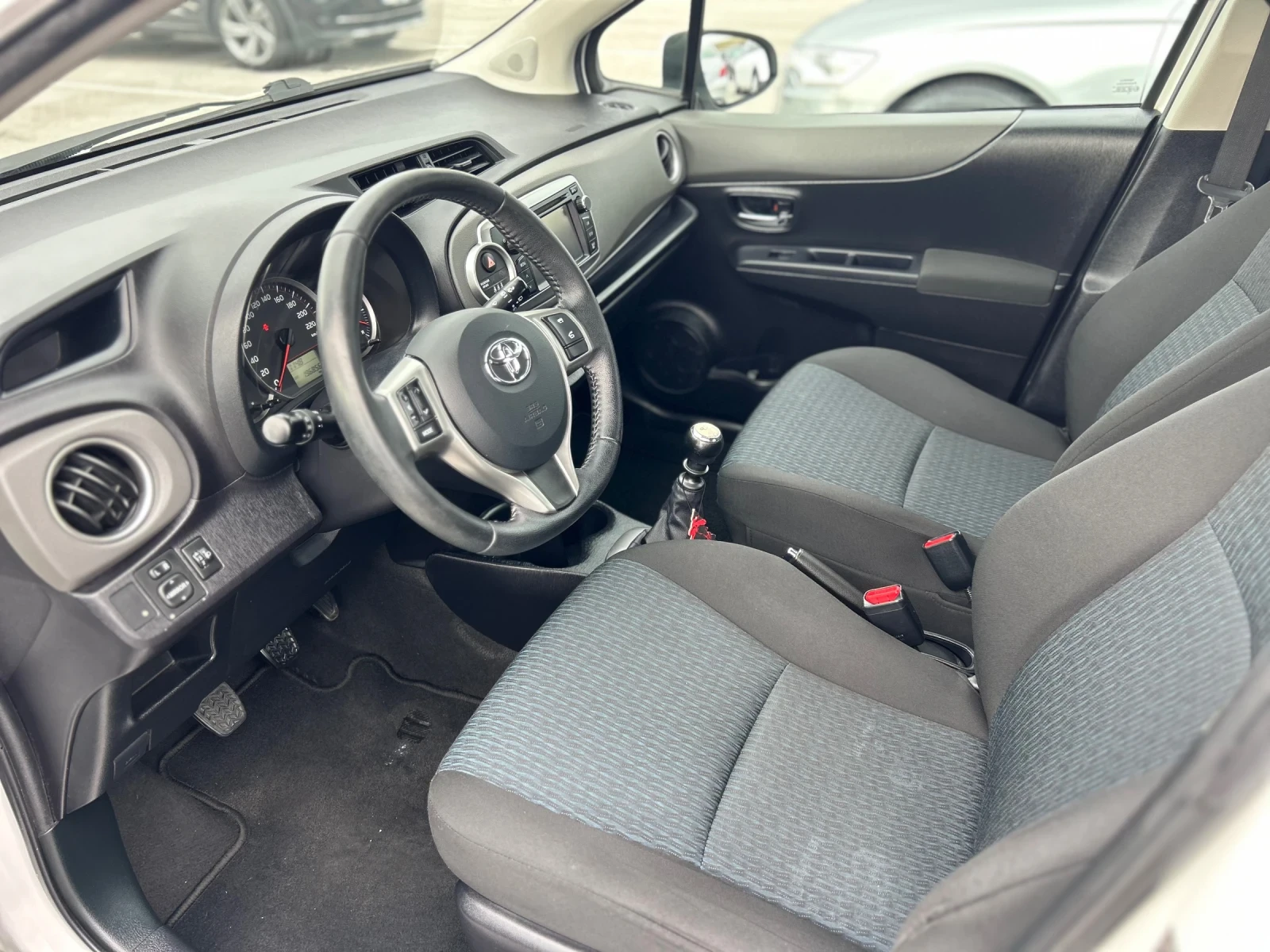 Toyota Yaris 1.4D D4D Навигация, Камера, 6 ск - изображение 7