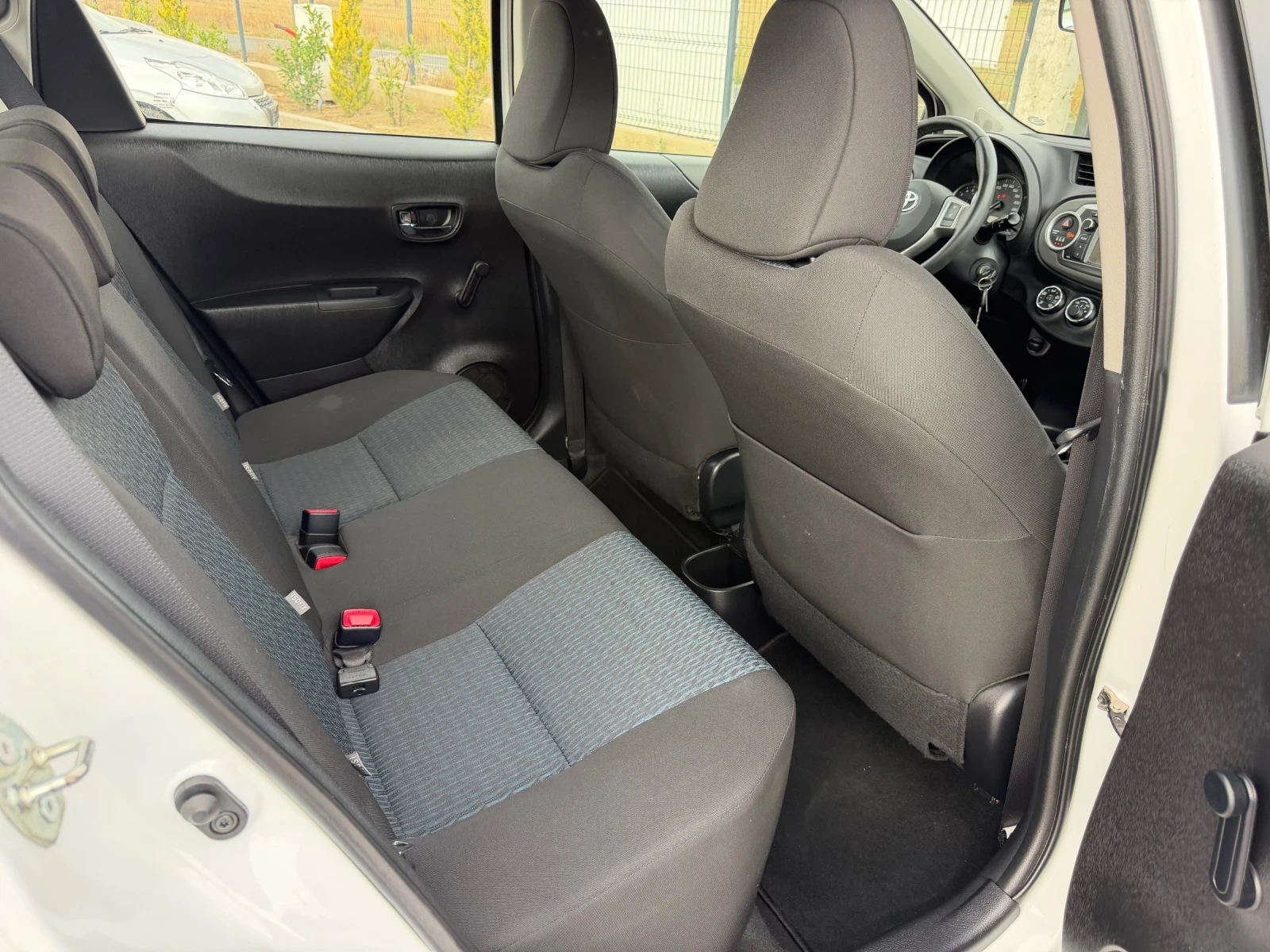 Toyota Yaris 1.4D D4D Навигация, Камера, 6 ск, снимка 10 - Автомобили и джипове - 54840799
