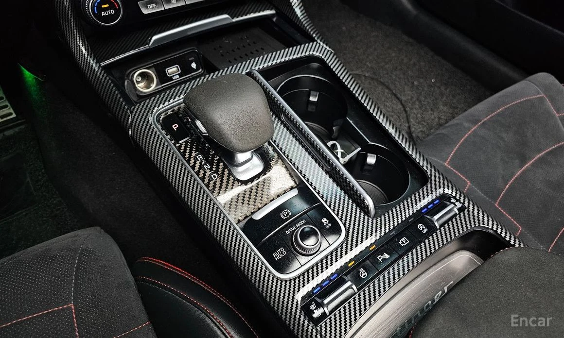 Kia Stinger 3.3GT AWD Acro Edition* HEAD-UP* HARMAN KARDON* 36, снимка 15 - Автомобили и джипове - 53952253