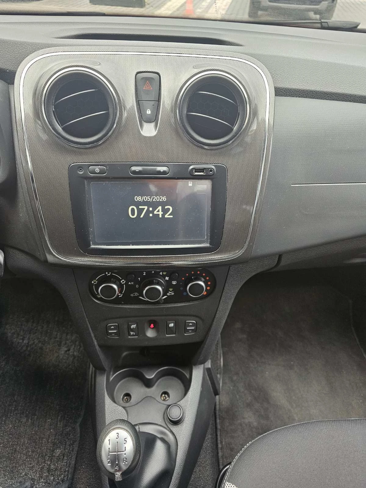 Dacia Sandero dCi 90 к.с. Дизел Stop & Start, снимка 9 - Автомобили и джипове - 54465329